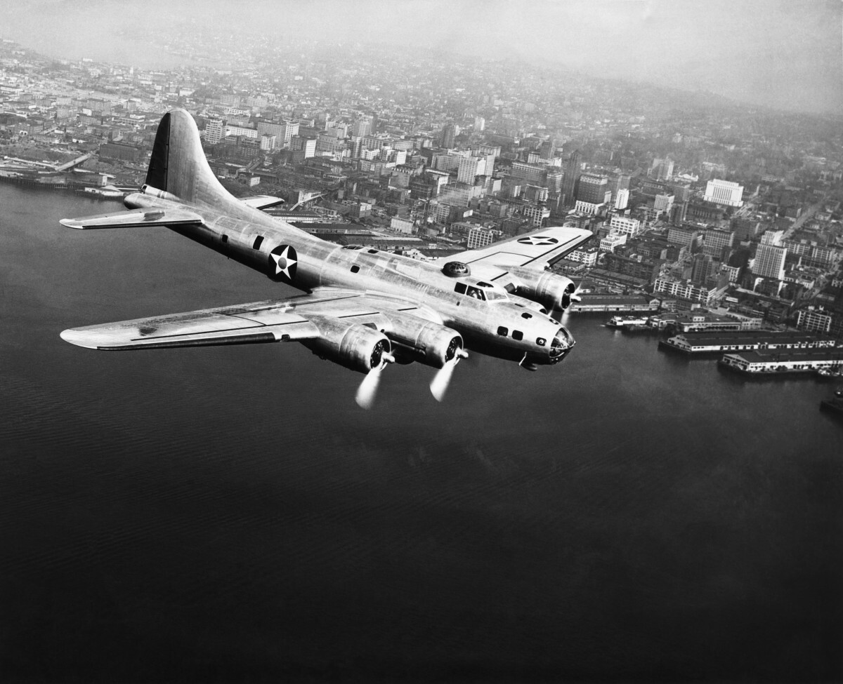 Boeing B-17 Flying Fortress, 1940