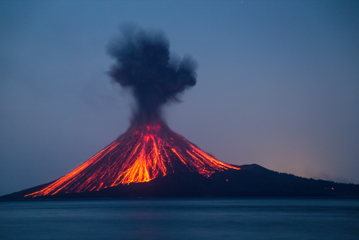 erupcja wulkanu Anak Krakatau