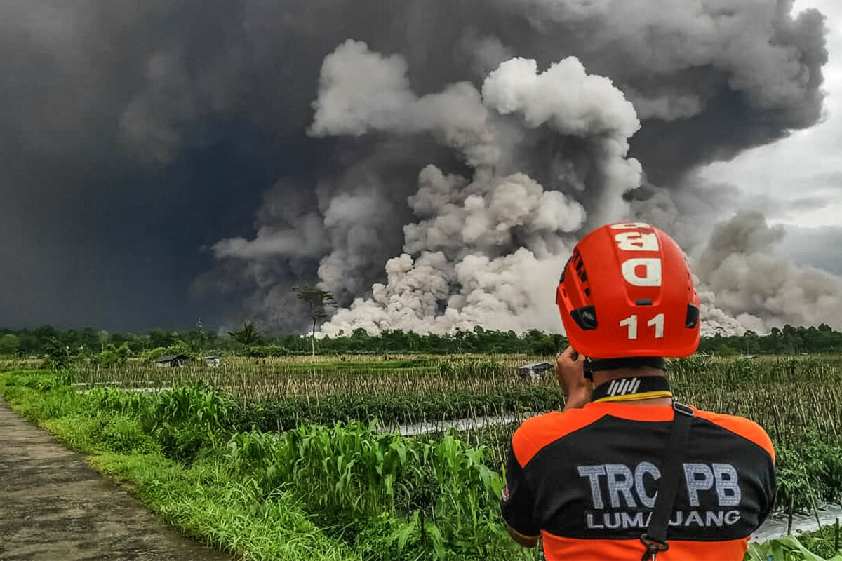 erupcja wulkanu Semeru