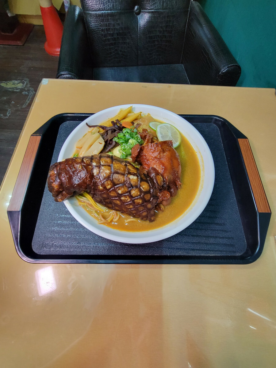 godzilla ramen, tajska zupa