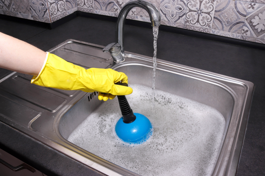 jak odetkać zlew w kuchni