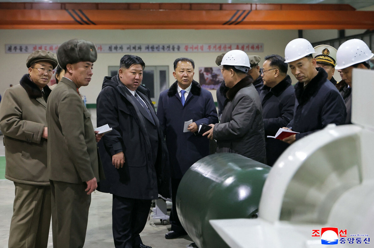 Korea Północna, Kim Dzong Un odwiedza fabrykę rakiet balistycznych