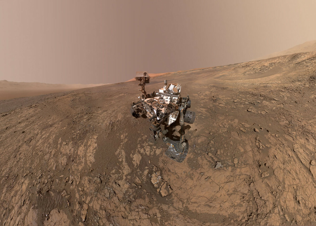 łazik Curiosity na powierzchni Marsa