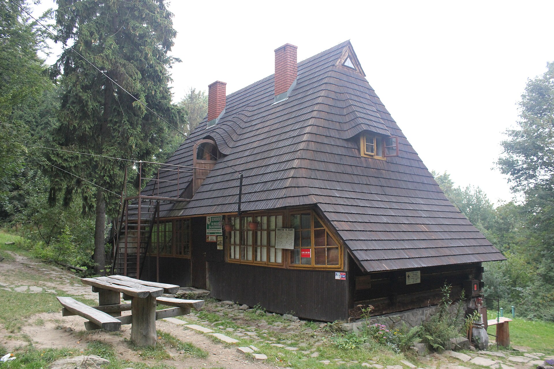 Magura Małastowska, kultowe schronisko, 2015