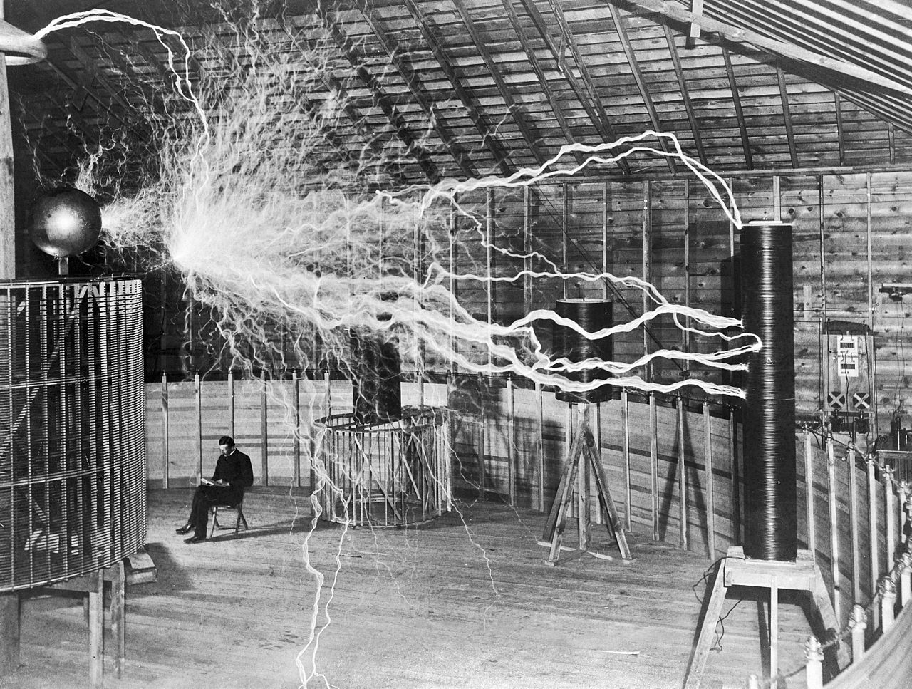 Nikola Tesla w swoim laboratorium