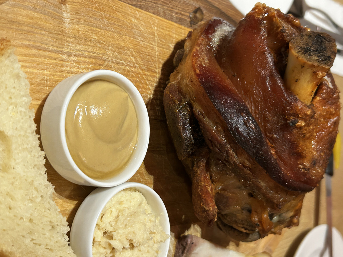 schweinshaxe, tradycyjna niemiecka golonka