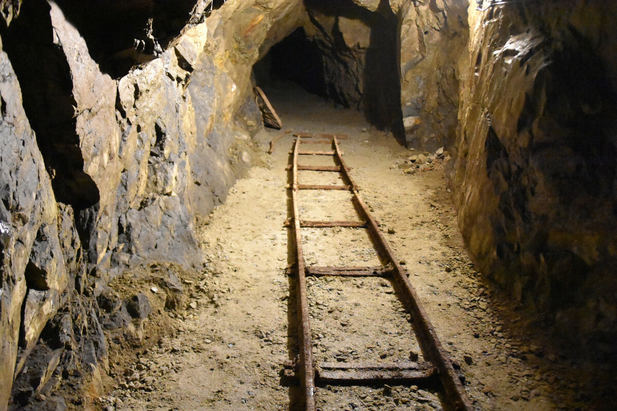 ukryty tunel i złoty pociąg?