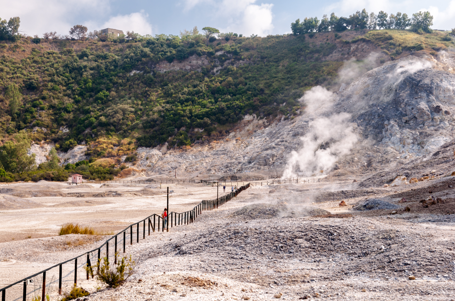 Włochy, aktywne Pola Flegrejskie