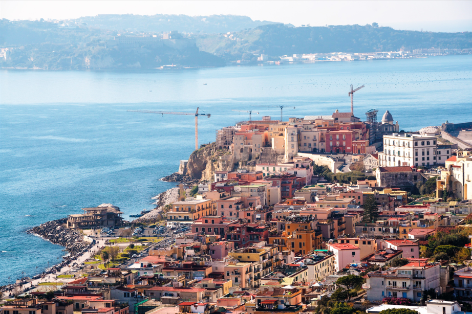 Włochy. Pozzuoli w zasięgu Campi Flegrei