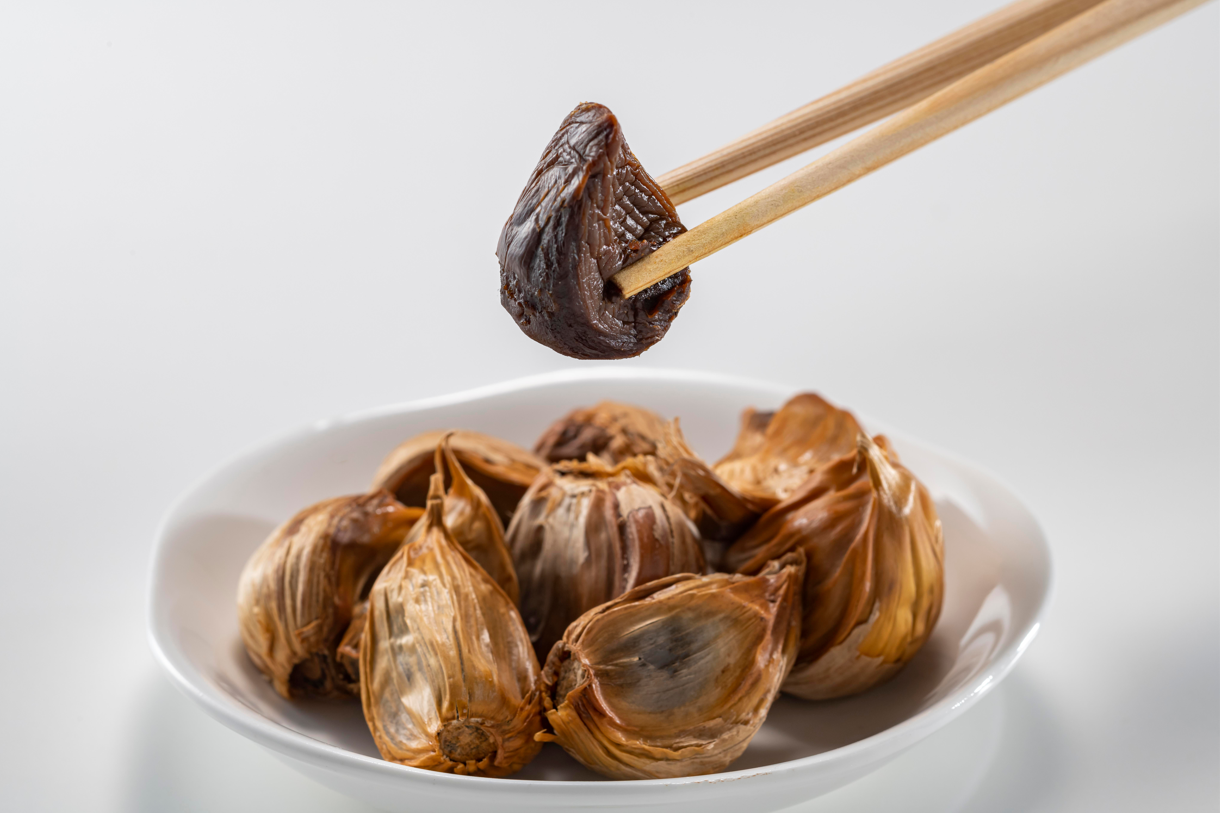 zdrowy czarny czosnek